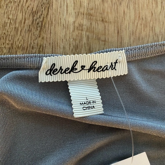 Derek heart 2 pc shrug bolero sleeves set with halter tank top silver metallic - Picture 4 of 7